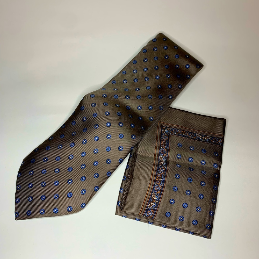 NINA RICCI Tie & Handkerchief Set